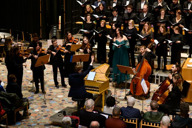 Das Foto zeigt den Chor in der Kirche.