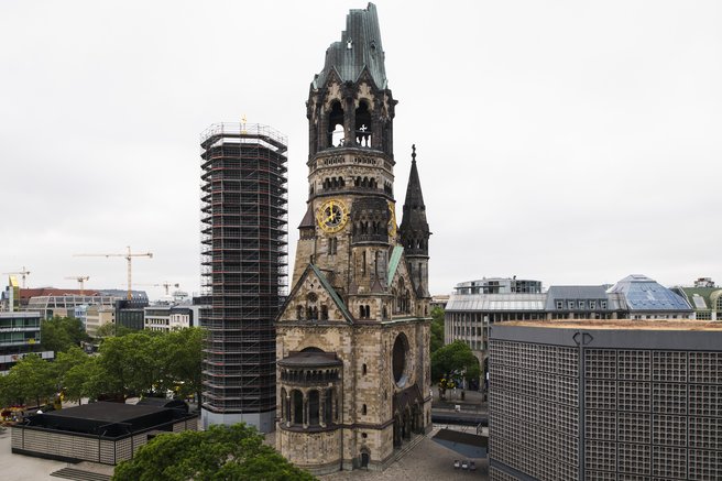 Das Foto zeigt das Kirchenensemble.
