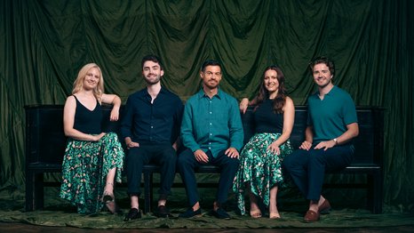Das Foto zeigt die 5 Mitglieder des Vokalensembles. 